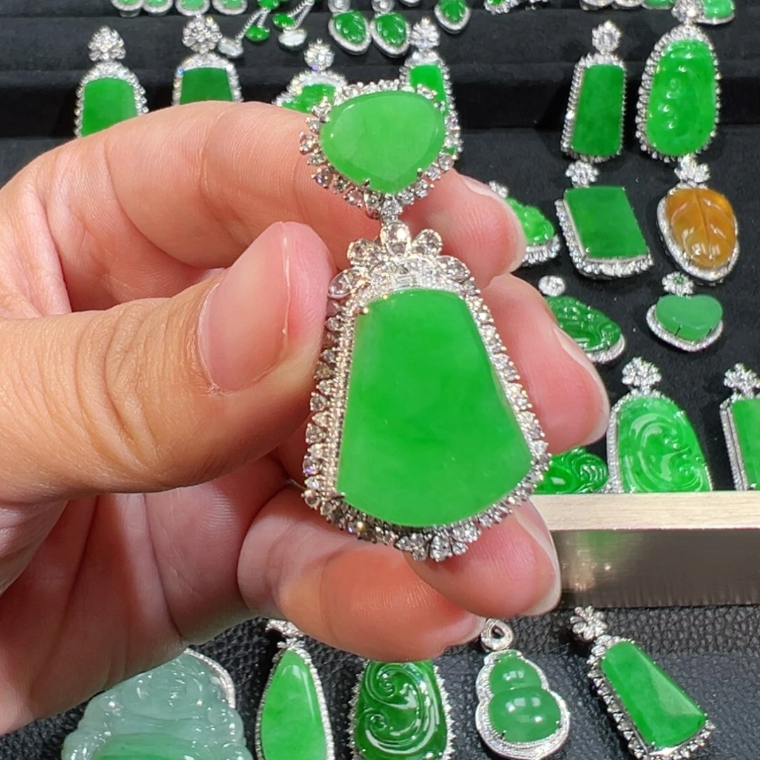 【闪购商品】翡翠吊坠(不含链)18K金镶嵌