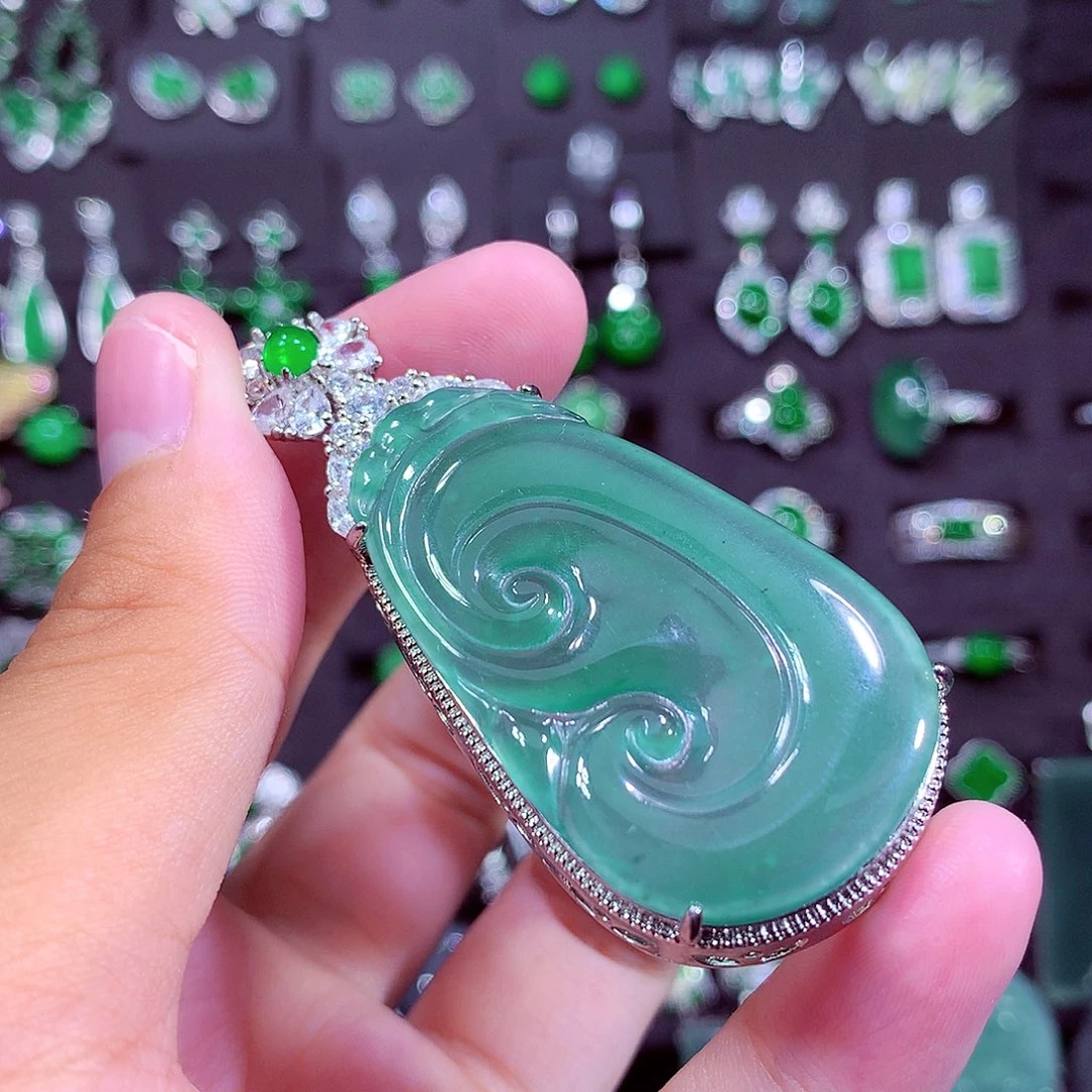 颈饰未镶嵌翡翠天然