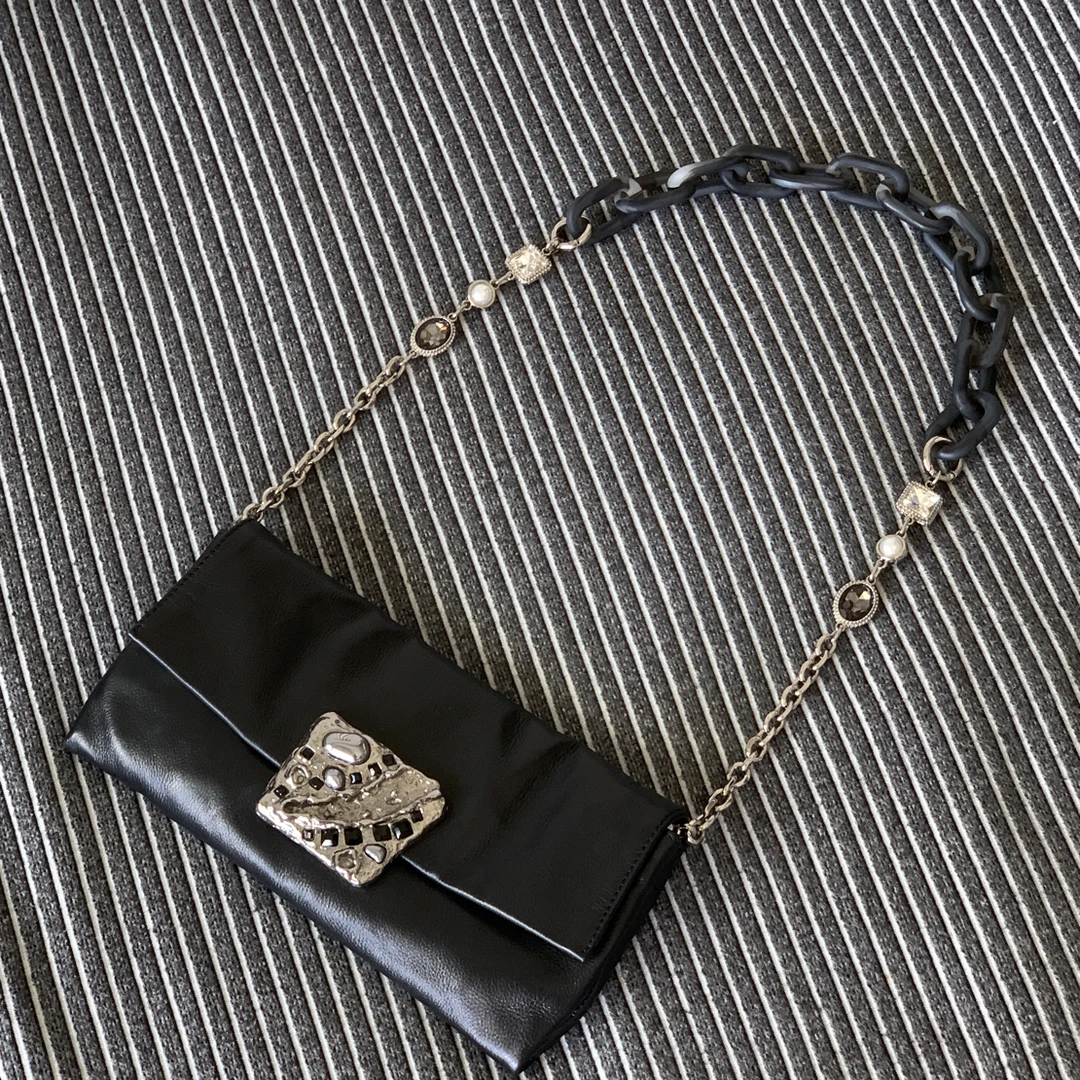 95新 Prada/普拉达 复古风黑色宝石手拿包