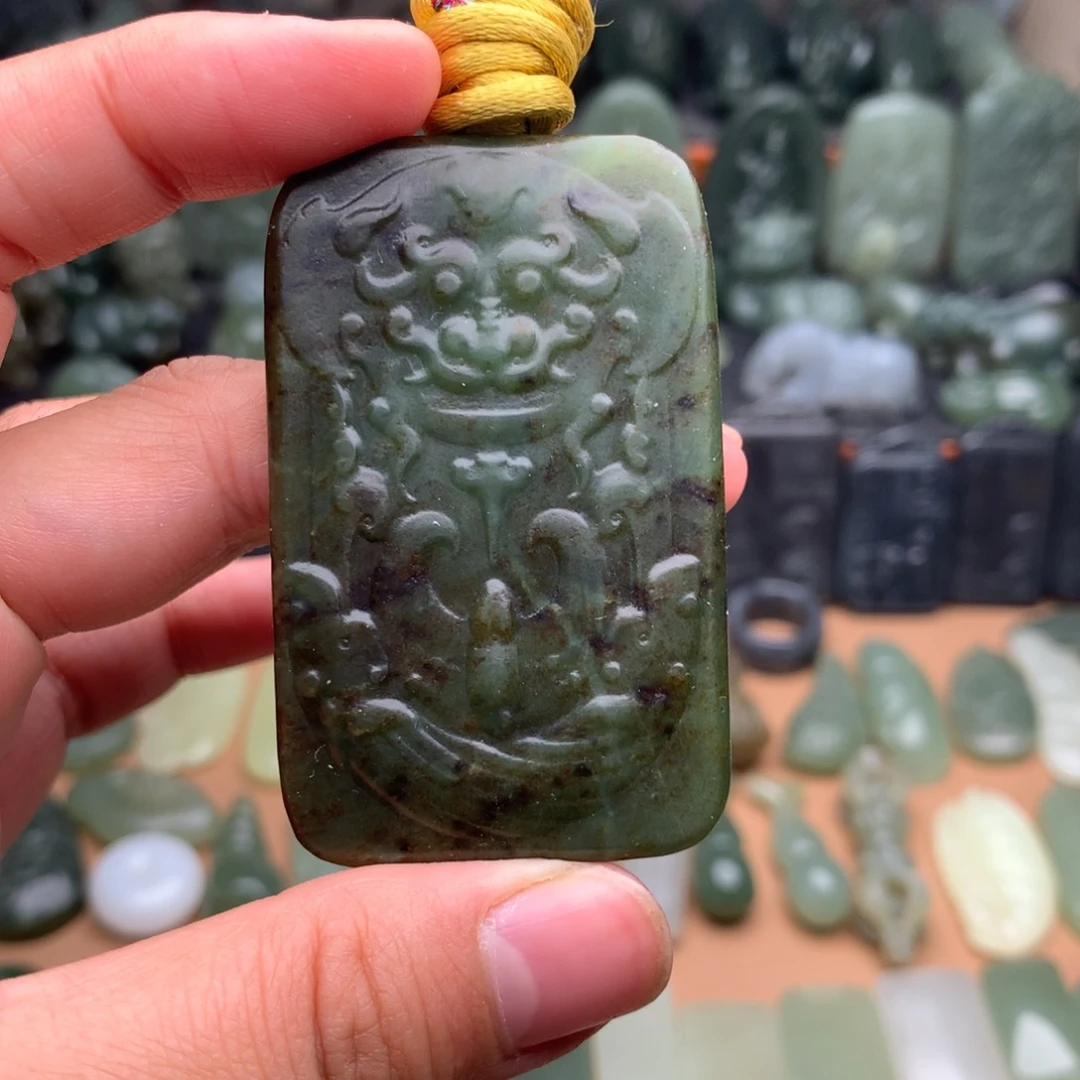 和田玉未镶嵌颈饰挂件95