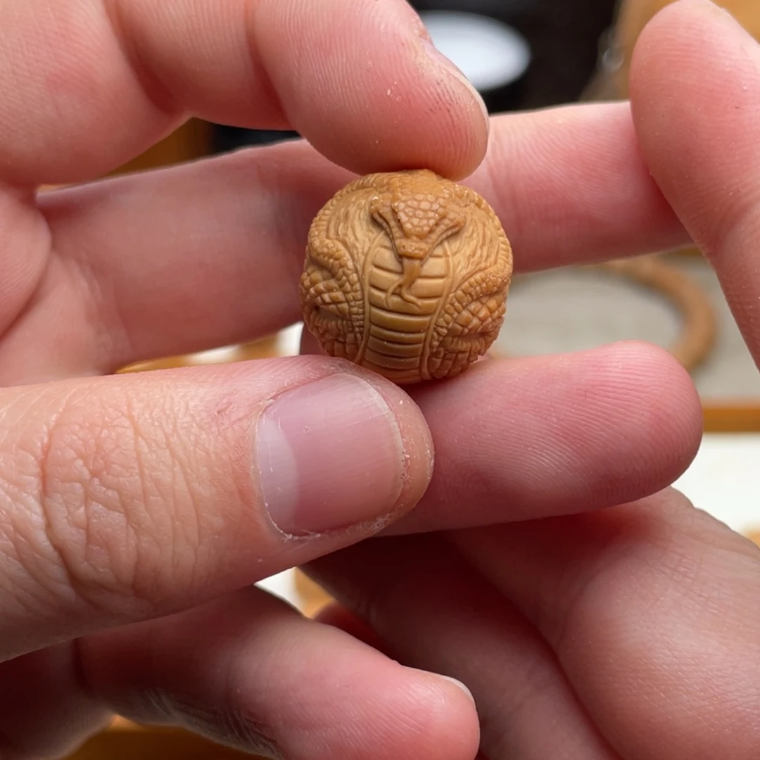 文玩核桃吊坠猴头核桃雕刻