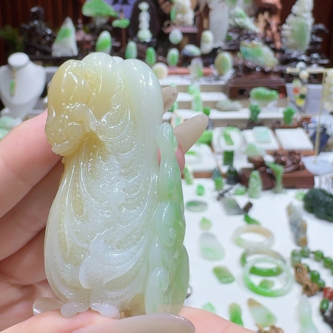 未镶嵌和田玉（翠青玉）把件俄白沙带翠玉白菜