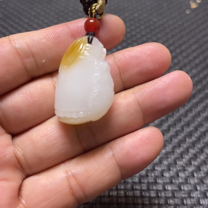 *****颈饰未镶嵌和田玉