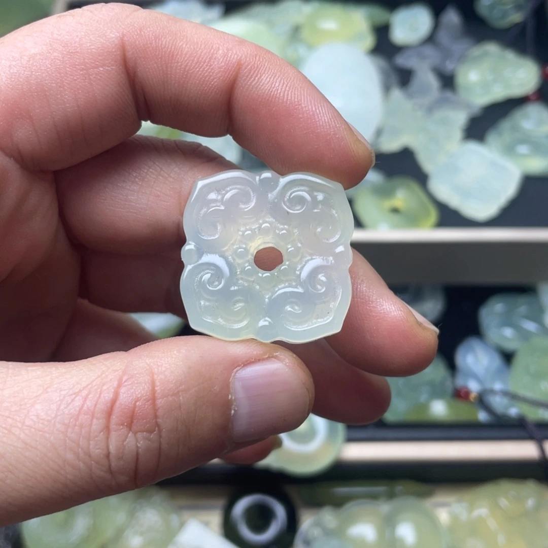 未镶嵌蛇纹石玉颈饰