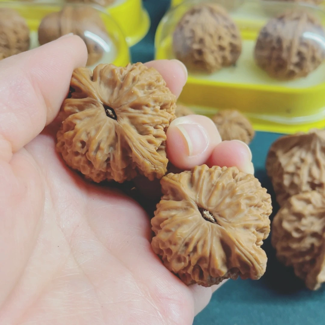 用***7文玩核桃吊坠南疆