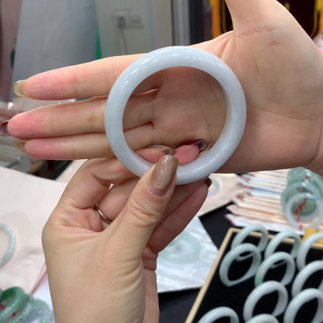 翡翠手镯未镶嵌每****.买断