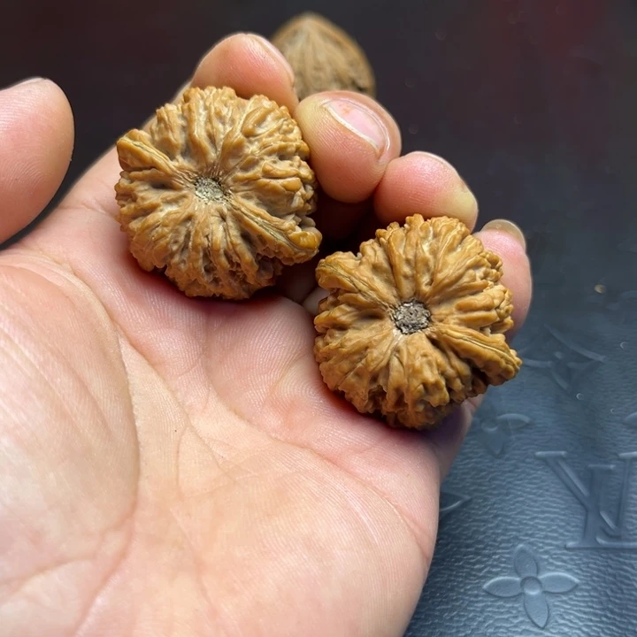 。***發文玩核桃把件137核桃