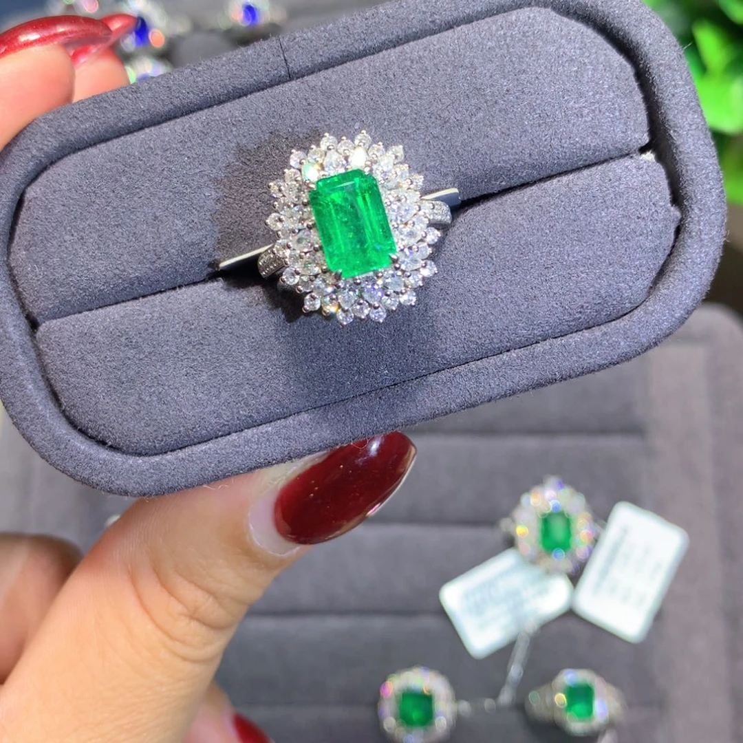 戒指祖母绿18K金镶嵌2ct