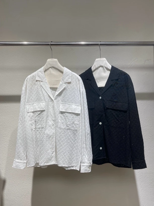 满花镂空v领衬衫