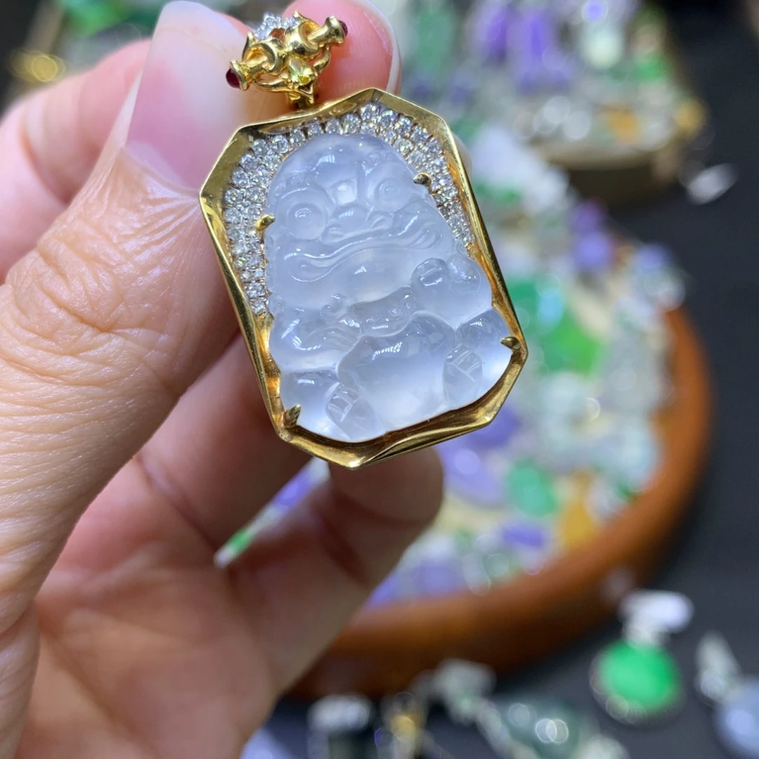 颈饰18K金镶嵌翡翠