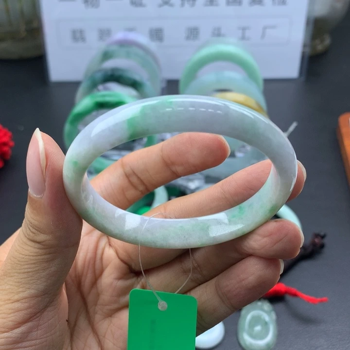 颈饰未镶嵌翡翠58贵妃手镯