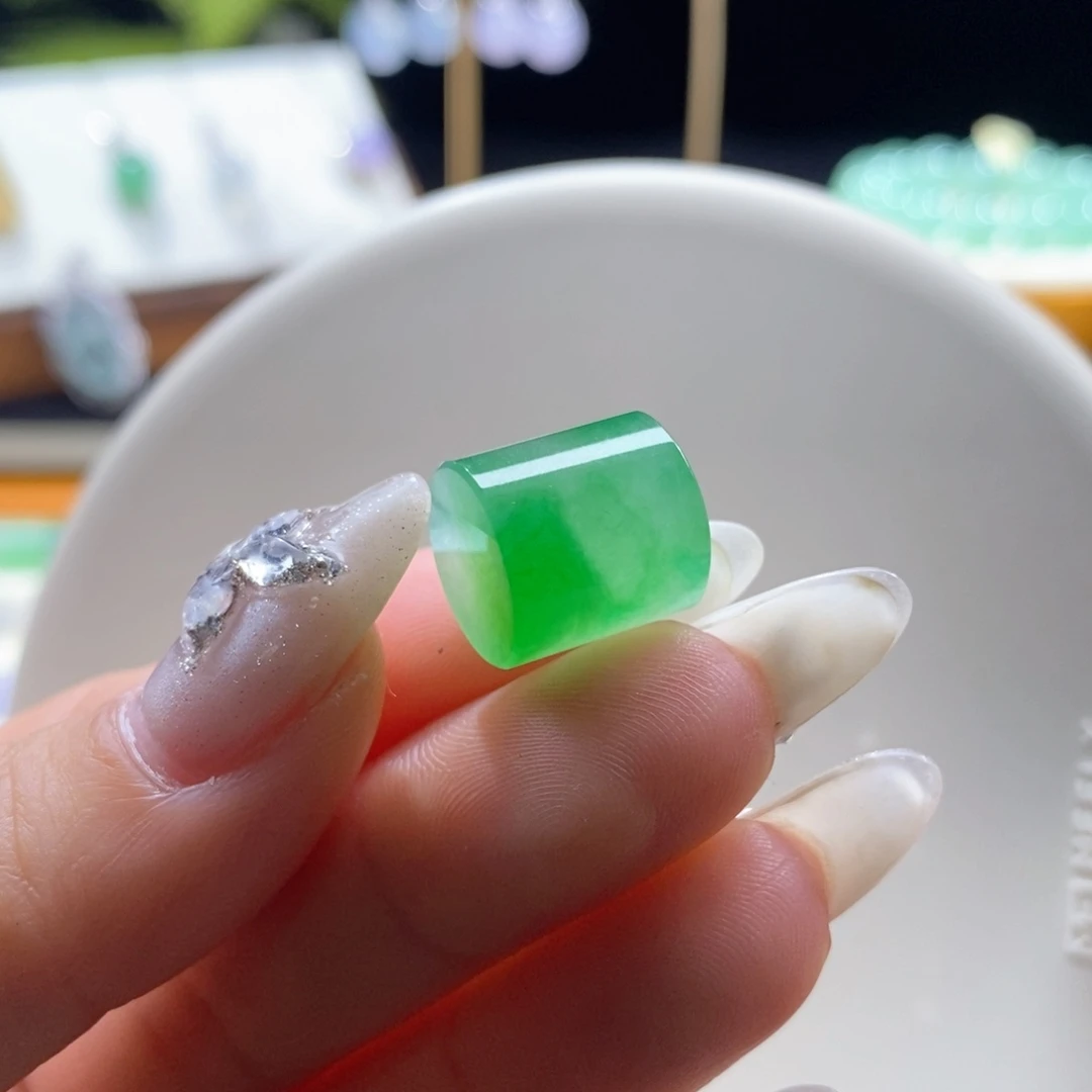 颈饰未镶嵌翡翠翡翠冰阳绿桶珠
