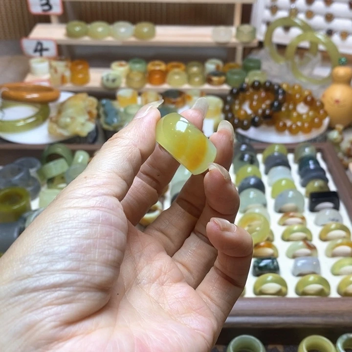 陈***利岫玉未镶嵌项圈岫玉精品指环