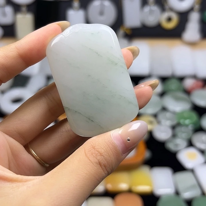 醒****石英质玉未镶嵌颈饰