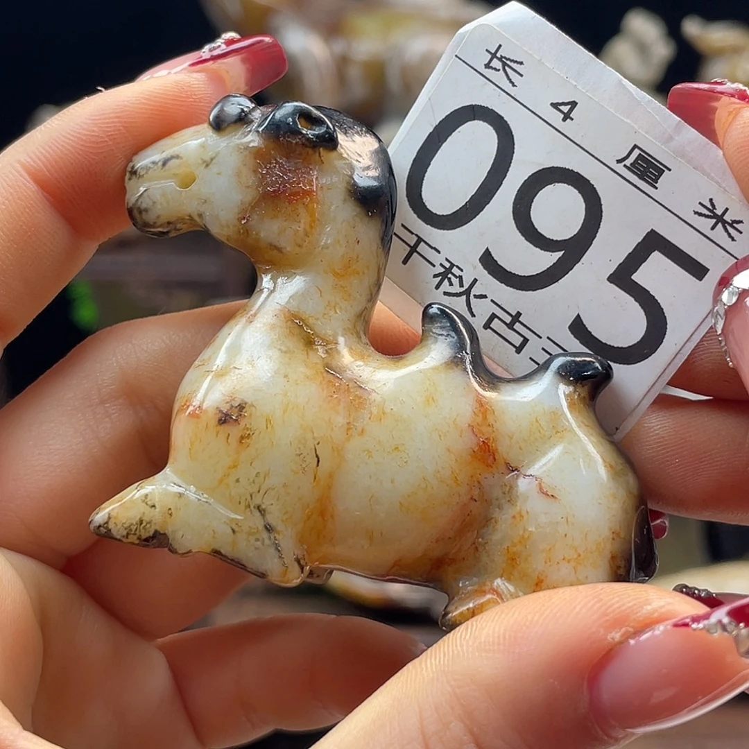 最***情和田玉未镶嵌颈饰