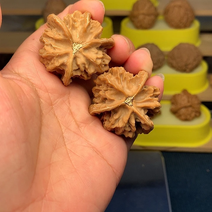 把件文玩核桃三棱