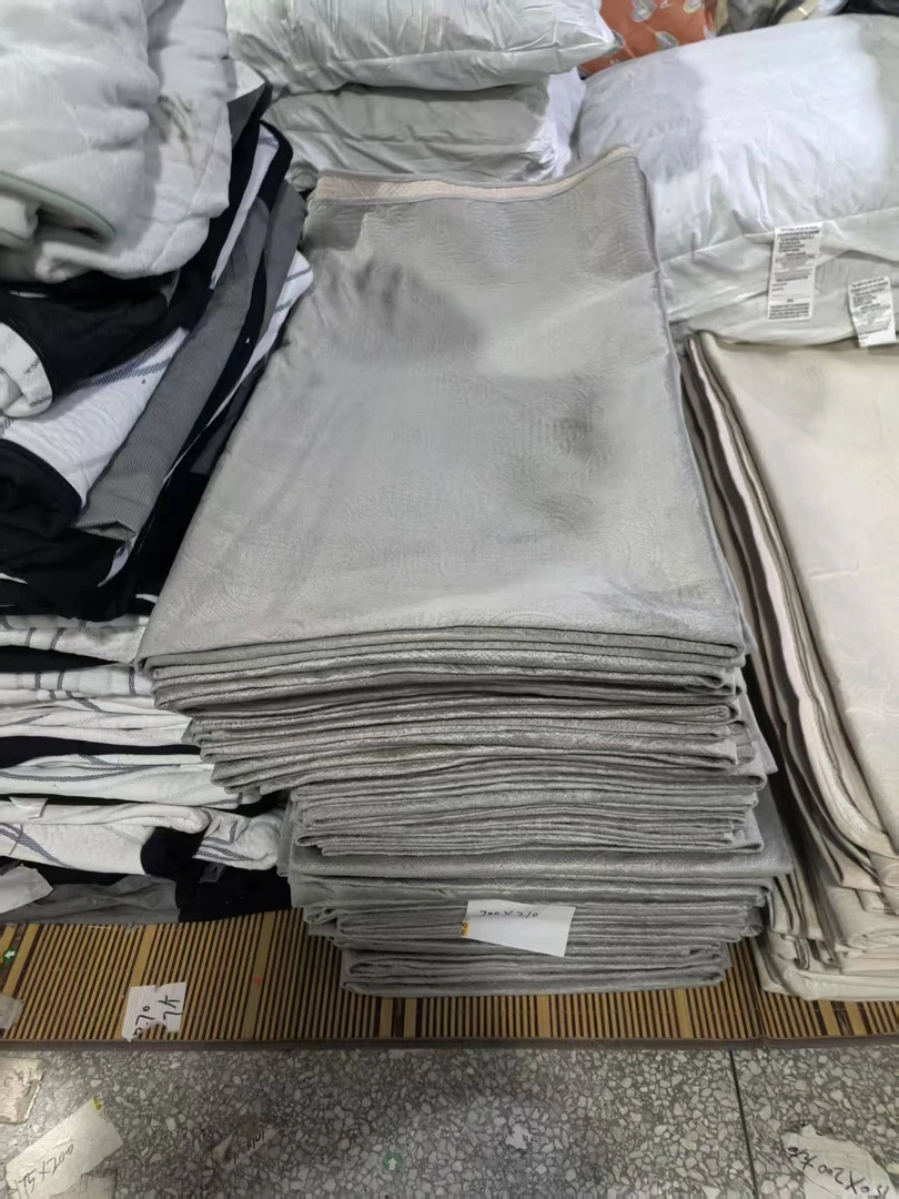 《厚广家》3楼200×210灰色天鹅绒床盖 发1张4斤