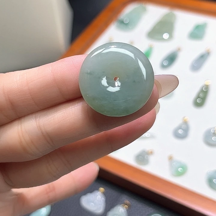 颈饰未镶嵌翡翠平安扣