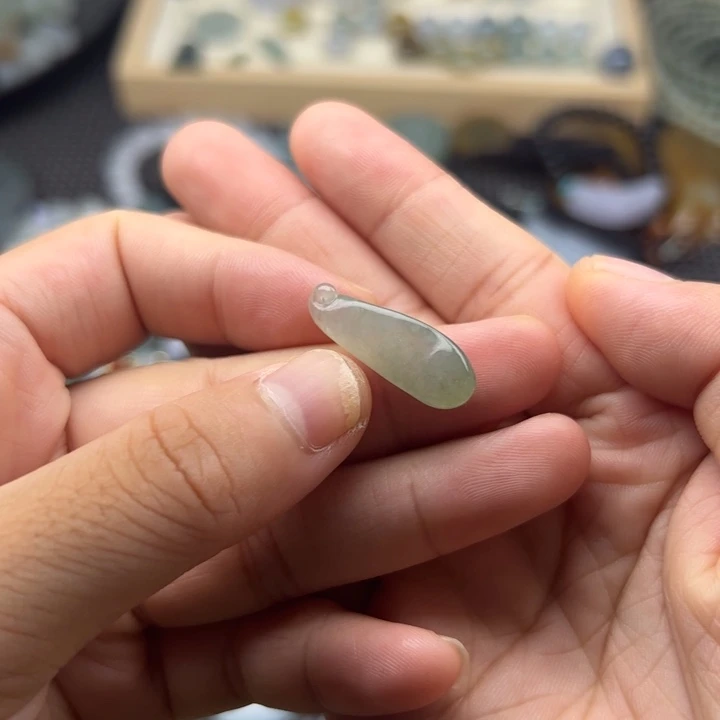 翡翠未镶嵌颈饰晴底色
