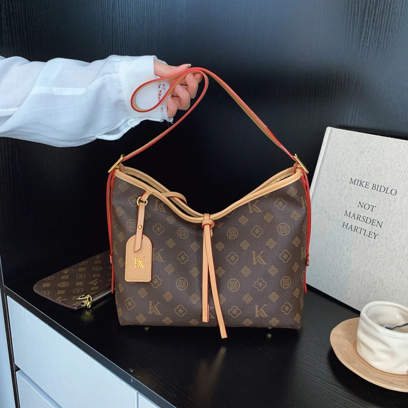 2025新款轻奢复古印花腋下包包女大容量通勤托特包百搭单肩斜挎包