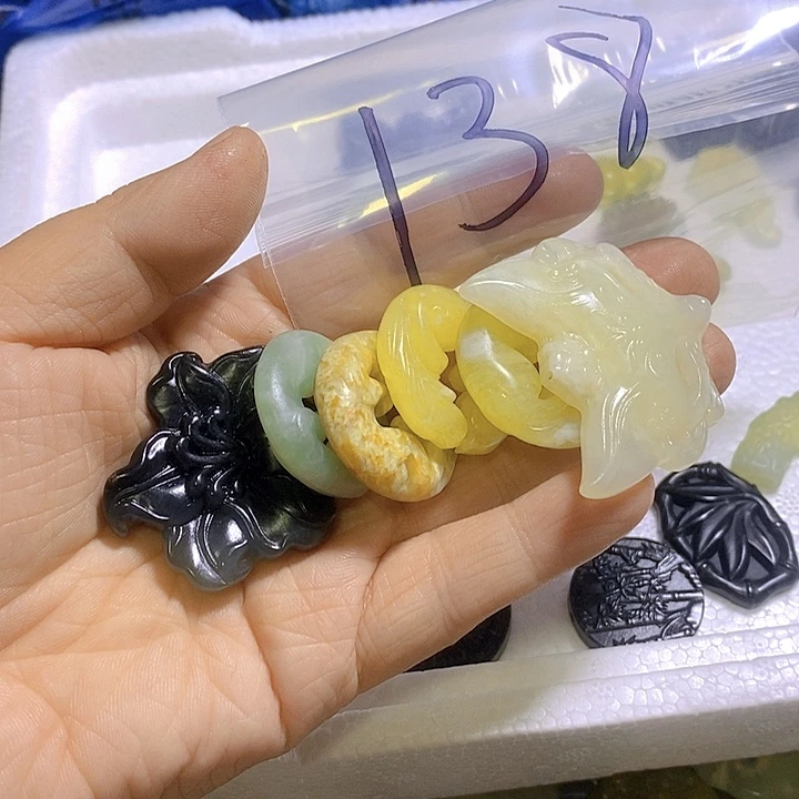 蛇纹石玉颈饰未镶嵌?****喵138