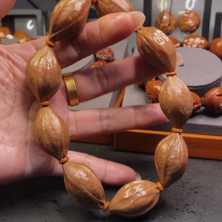 橄榄核吊坠10年以上的老油核