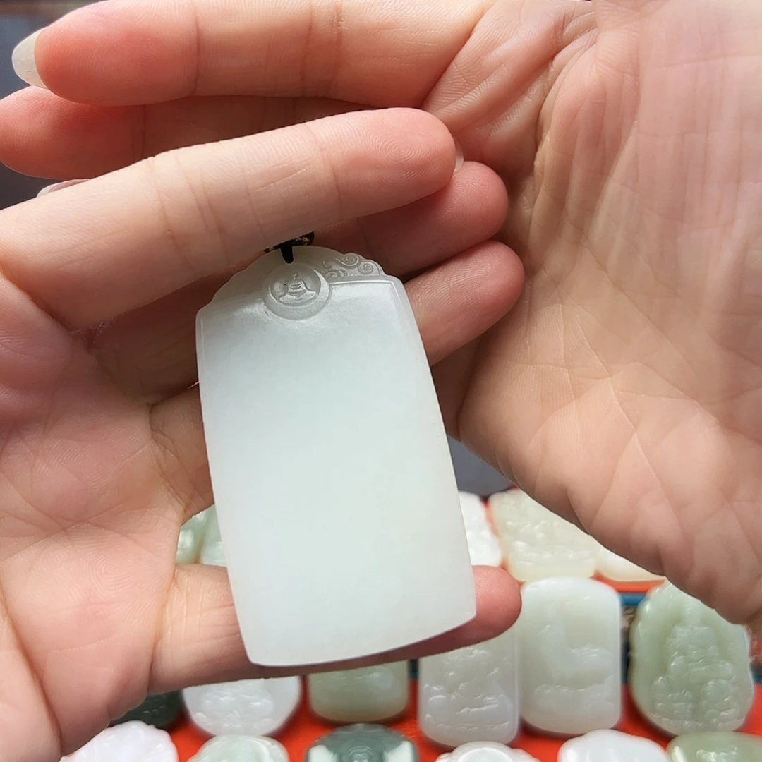 夜***辰和田玉未镶嵌颈饰