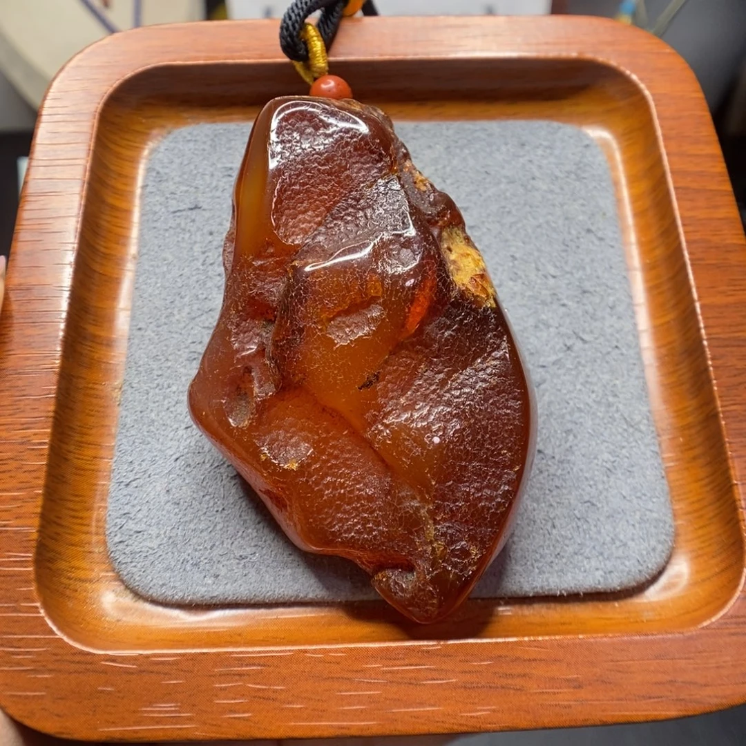 夏***光蜜蜡未镶嵌颈饰郎