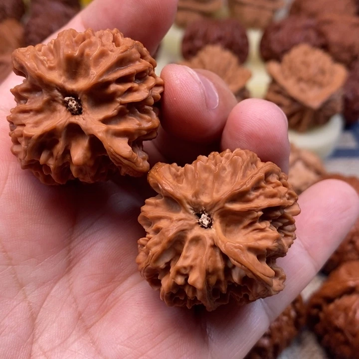 文玩核桃把件牧**生核桃