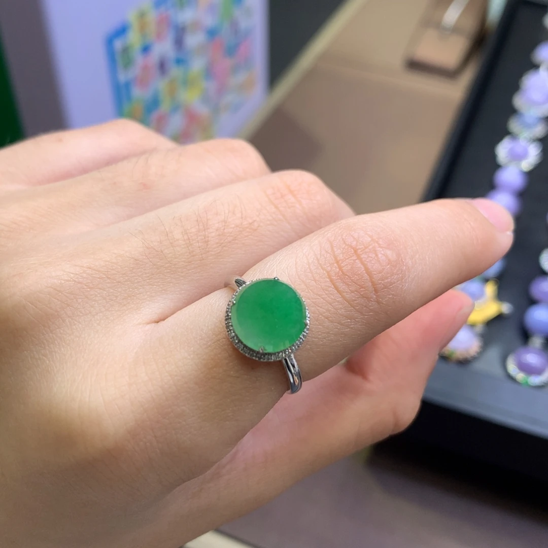 翡翠18K金镶嵌颈饰翡翠