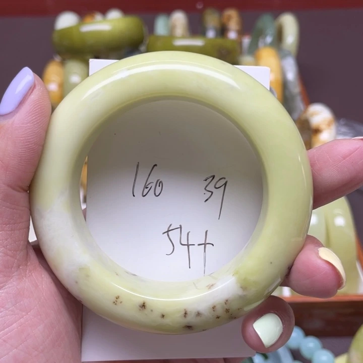 蛇纹石玉未镶嵌手镯宗***