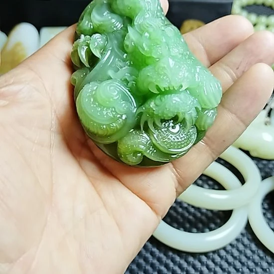 青***王和田玉未镶嵌把件