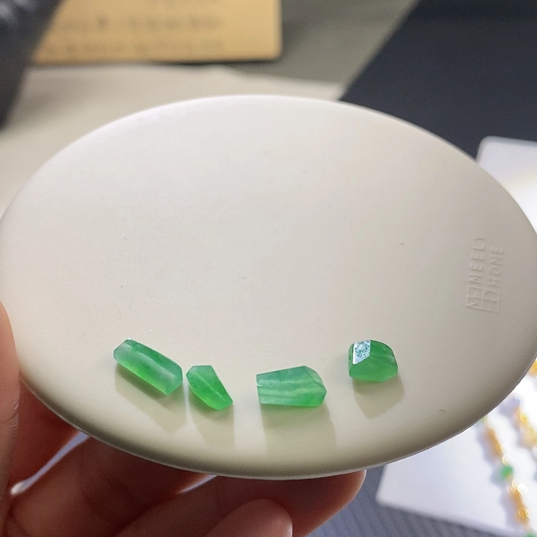 翡翠挂件未镶嵌一手随行