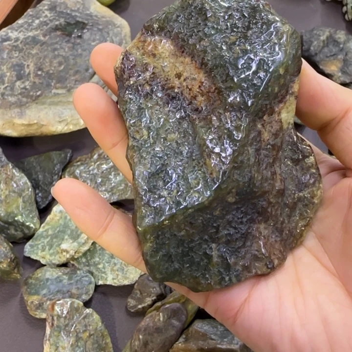 颈饰未镶嵌岫岩河磨玉（透闪石质玉）
