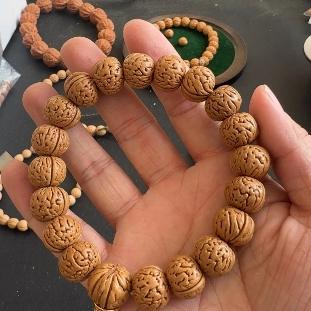 M***。小桃核手串80手串