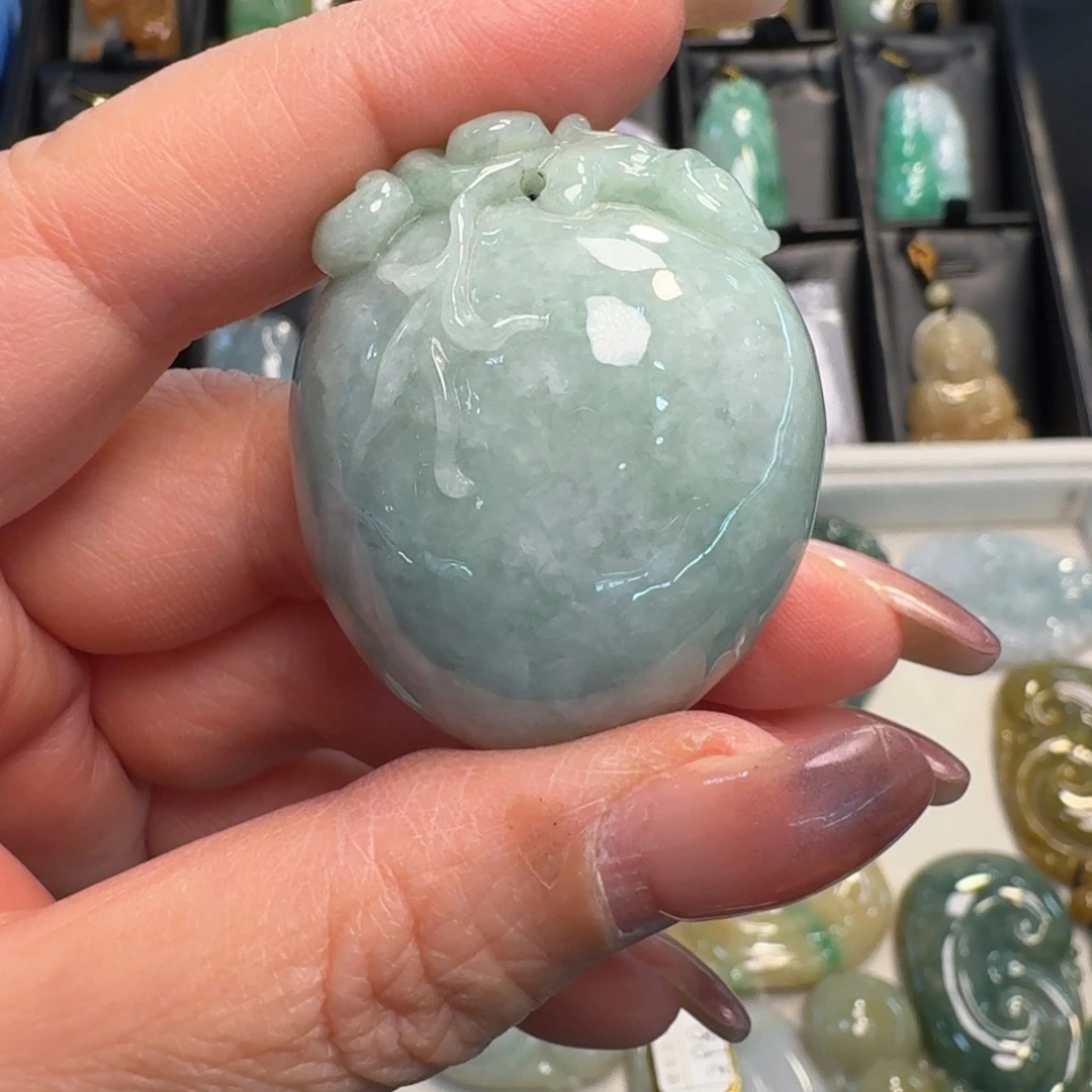 翡翠未镶嵌颈饰寿桃