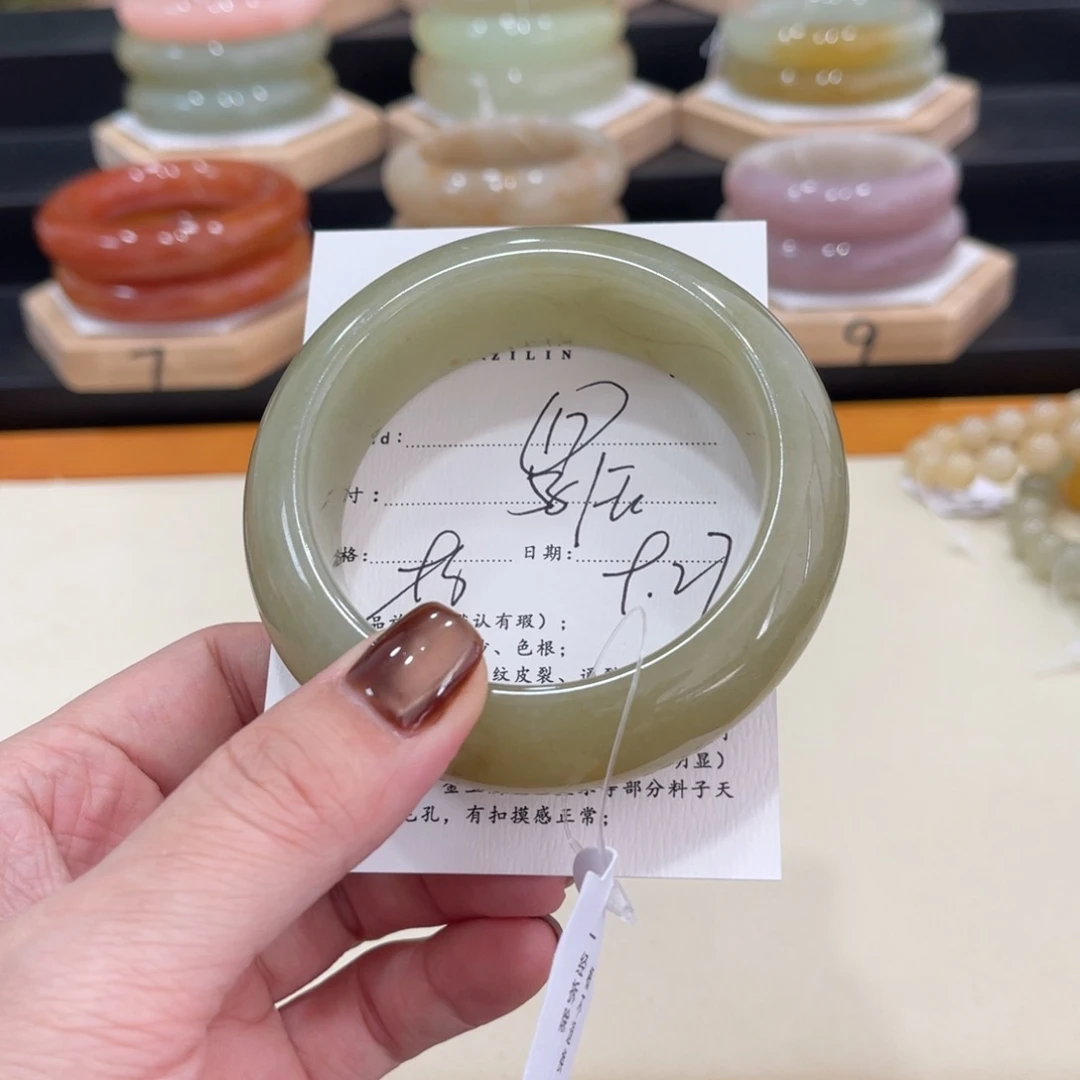未镶嵌手镯石英质玉