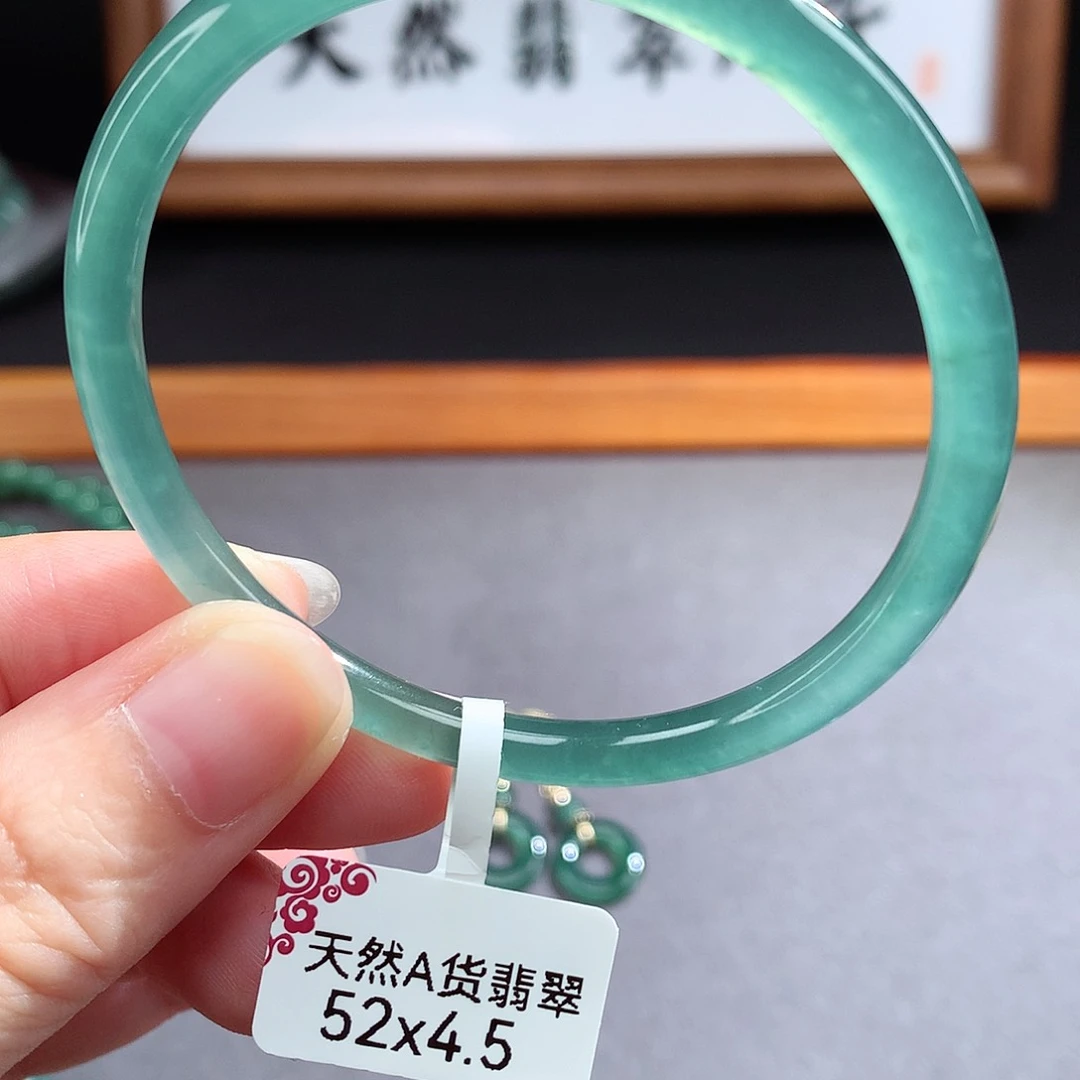 翡翠手镯（圆镯）未镶嵌