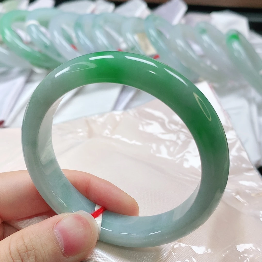 翡翠未镶嵌手镯缅甸天然翡翠手镯