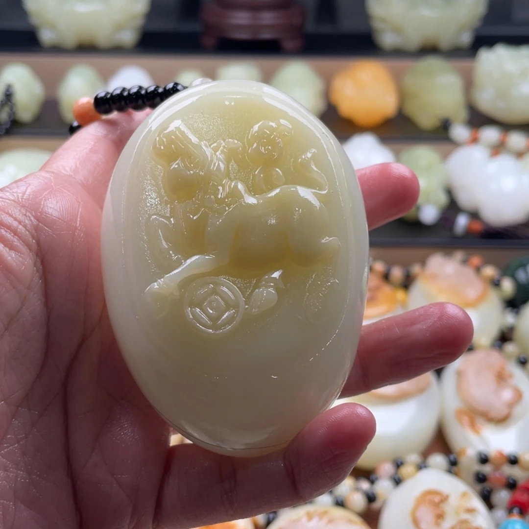 用***4石材古青石手把件