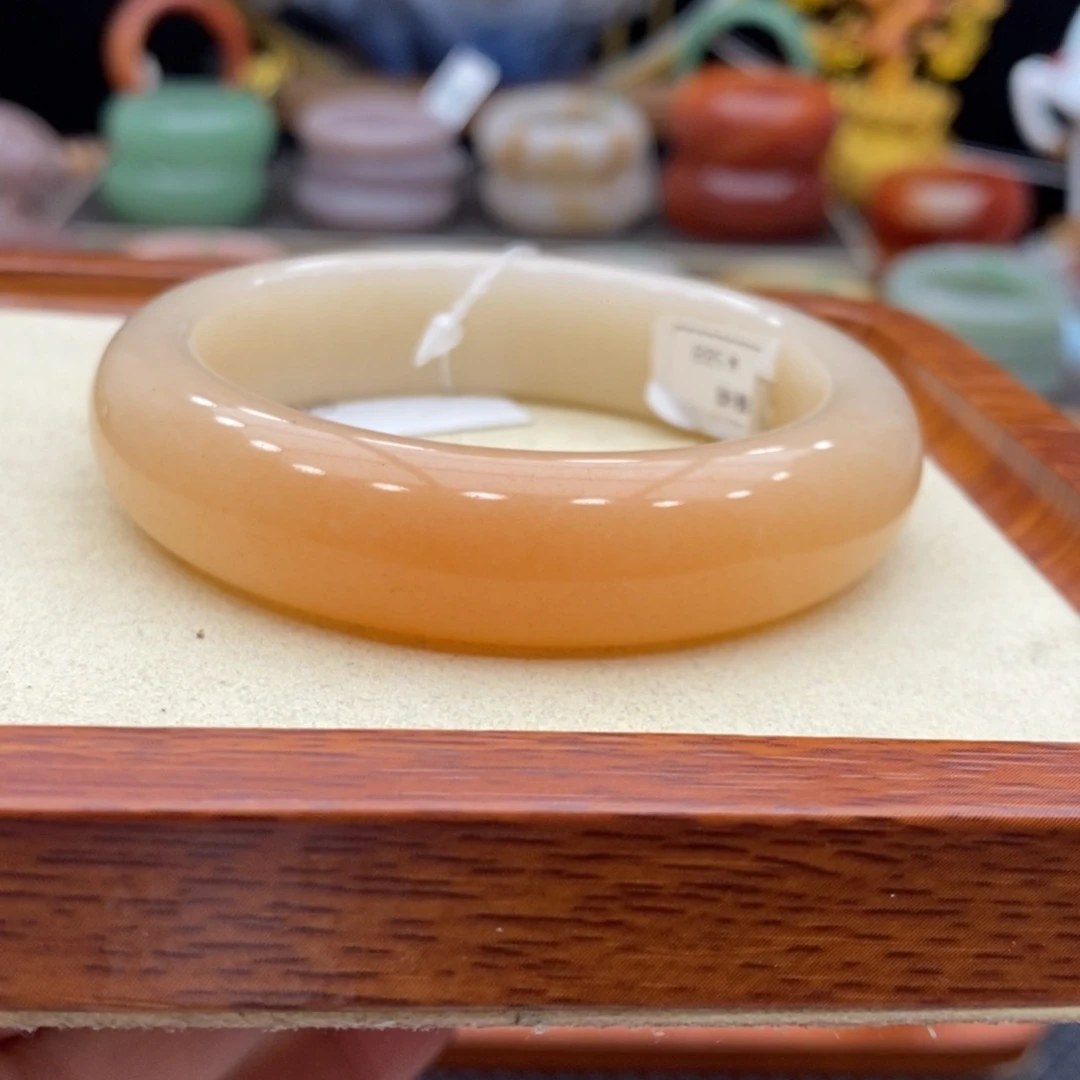 未镶嵌手镯石英质玉