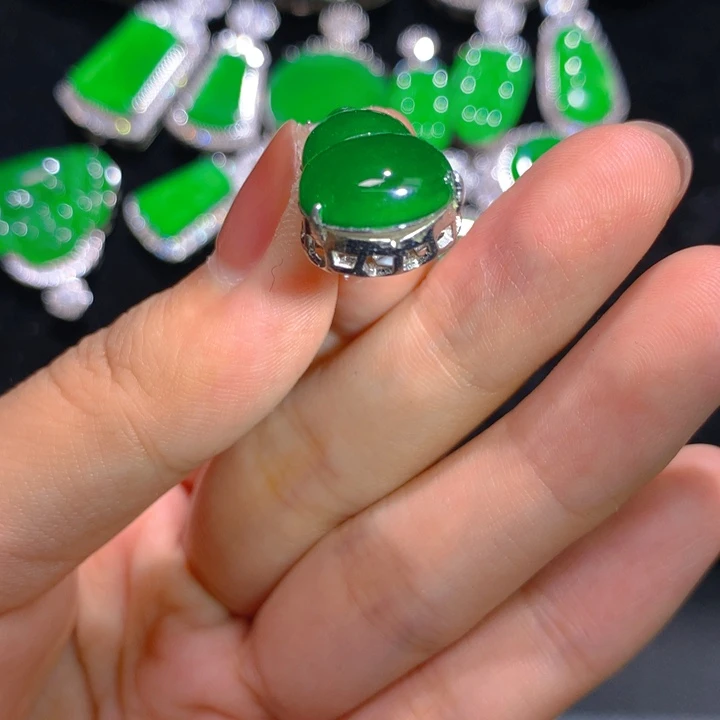 翡翠银S925镶嵌颈饰一个