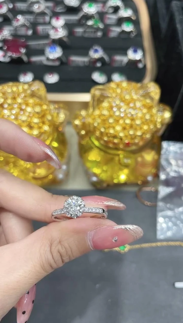 18K金镶嵌钻石戒指 约0.50ct K白