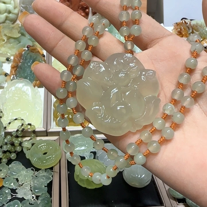 蛇纹石玉未镶嵌吊坠