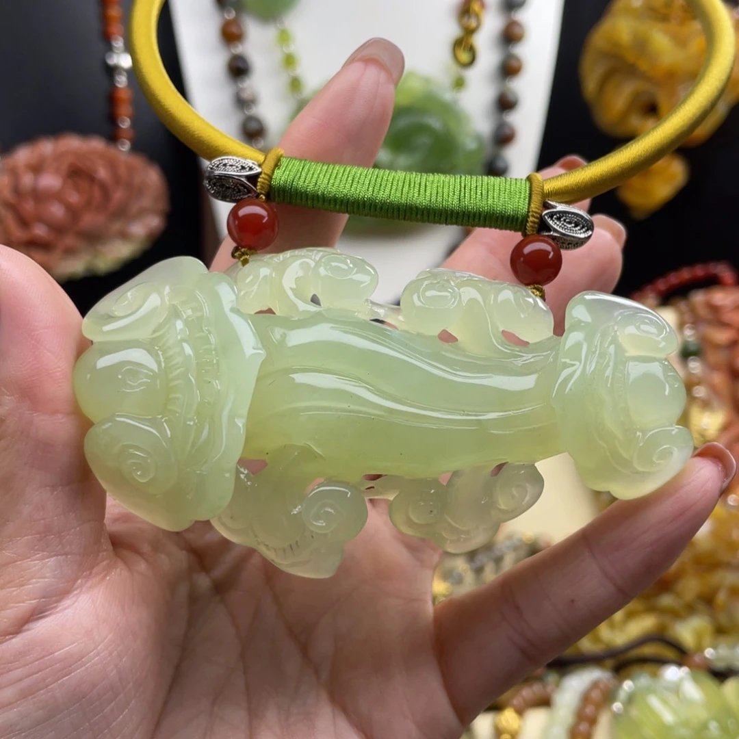 未镶嵌蛇纹石玉颈饰