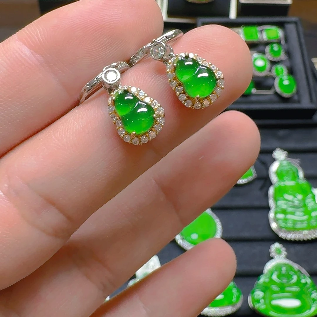 翡翠吊坠(赠链)银S925镶嵌穿****步