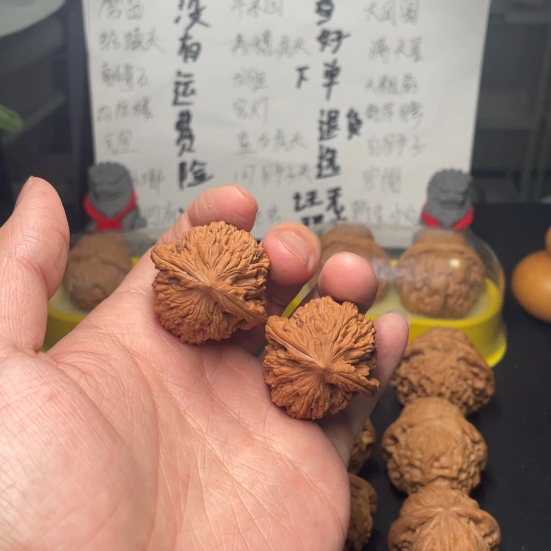 文玩核桃把件35麦穗虎头50