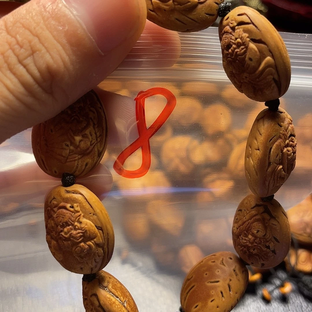 大桃核雕刻瑕疵钟馗