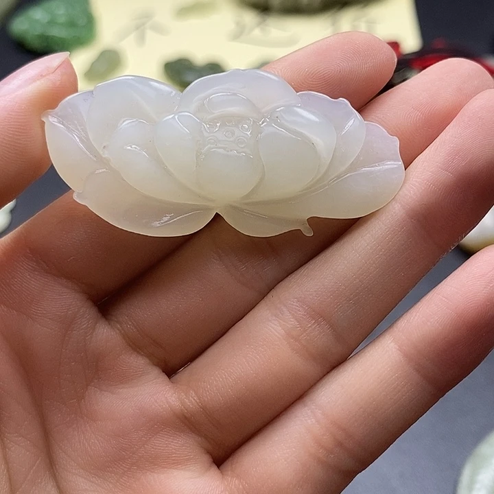 颈饰未镶嵌和田玉戰**旗