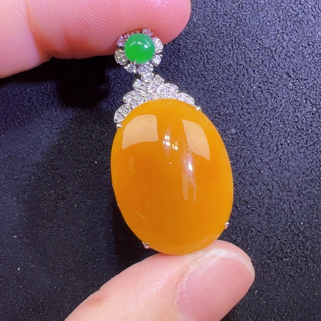 翡翠18K金镶嵌颈饰吊坠